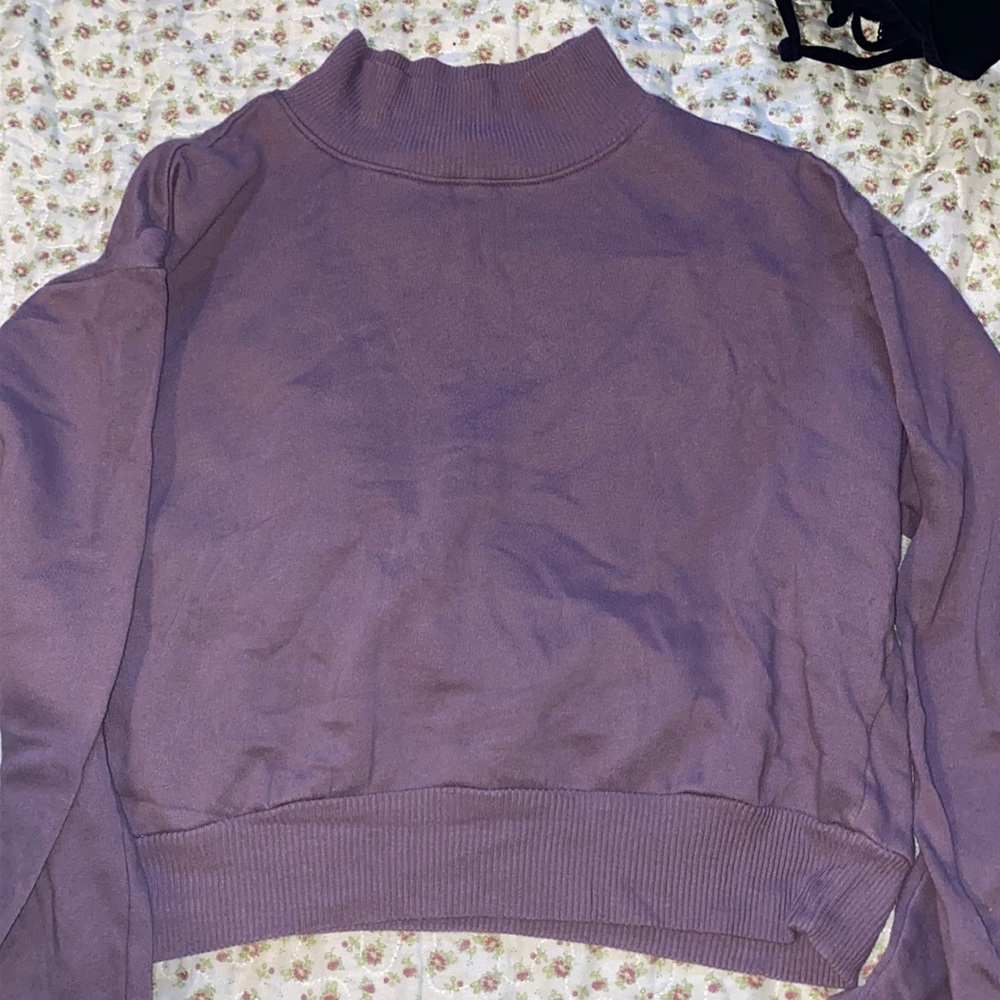 Turtle neck sweatshirt
